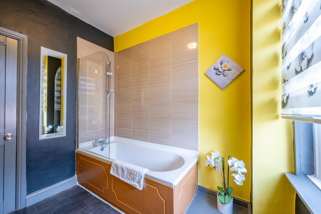 *1Es* For Your Most Relaxed & Cosy Stay + Free Parking + Free Fast Wifi * 利兹 外观 照片